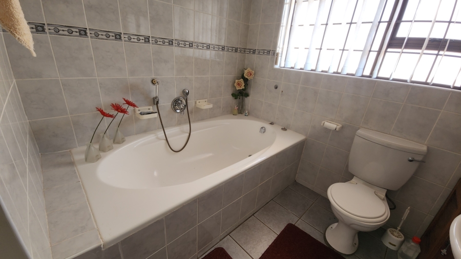3 Bedroom Property for Sale in Hartenbos Central Western Cape